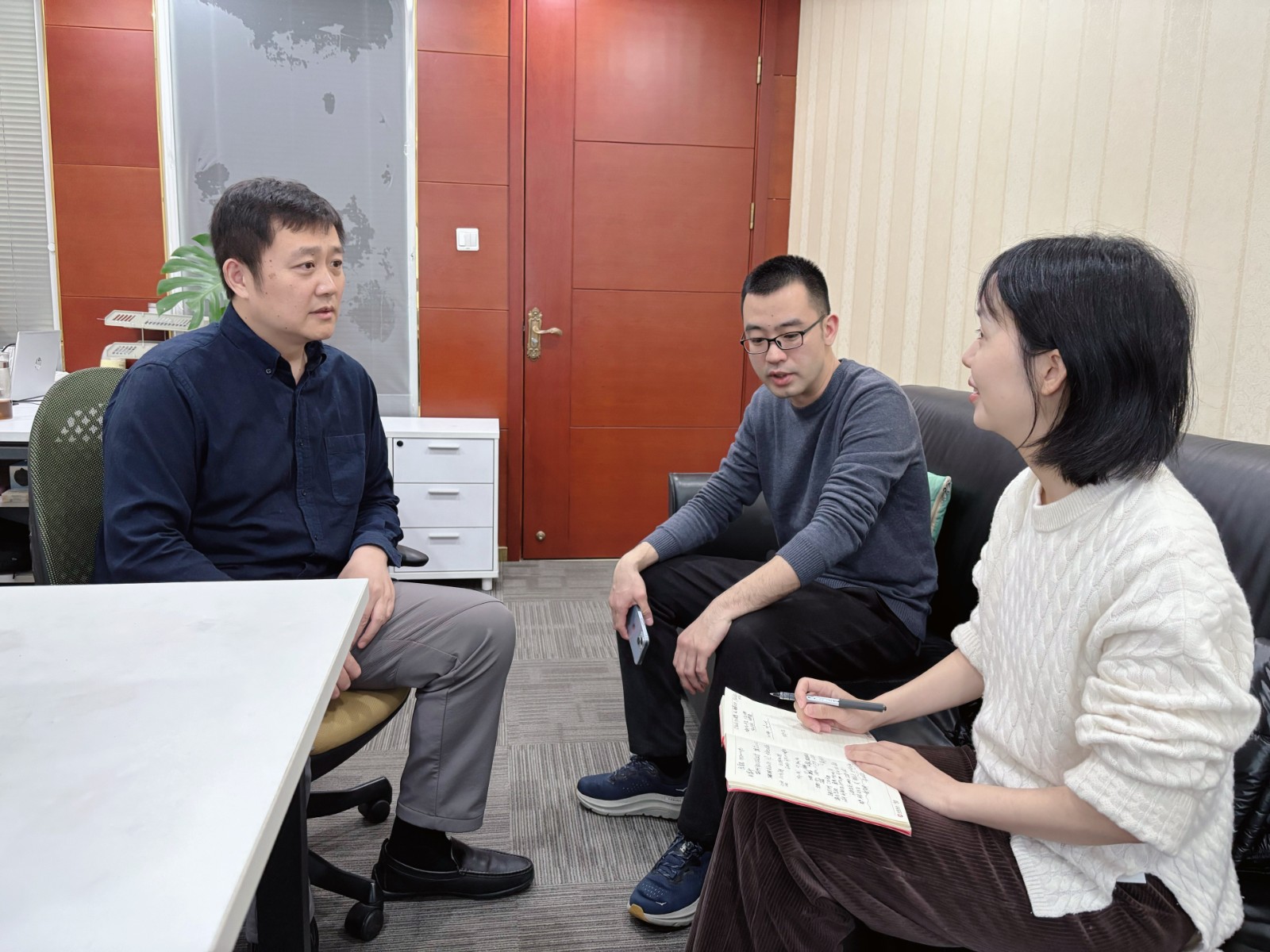 谢思莹与成都大宏立机器股份有限公司交流供应链金融课程建设.jpg